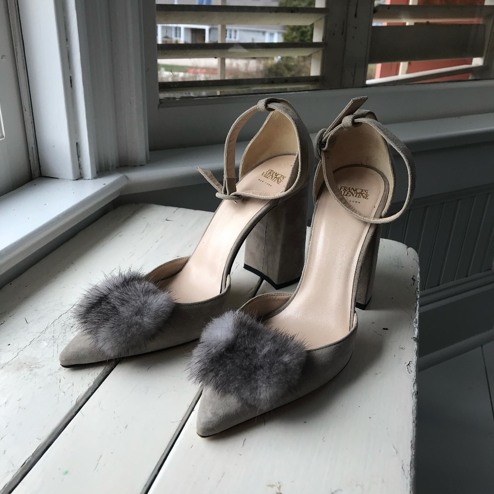 Amazing nude suede block heel point toed heels